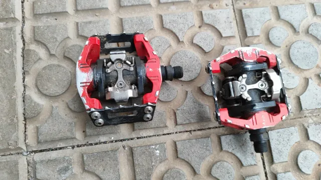 Pedales Shimano DX automáticos