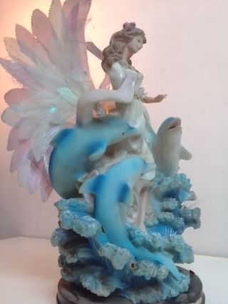 Figura Ángel con Delfines y Alas