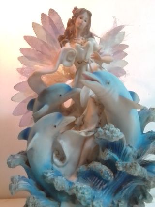 Figura Ángel con Delfines y Alas