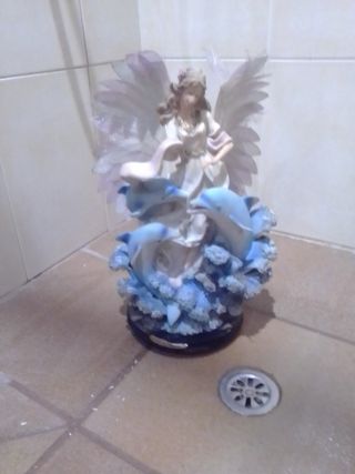 Figura Ángel con Delfines y Alas