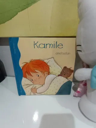 Cuento Kamille EUSKERA y Hello Kitty