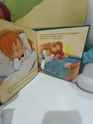 Cuento Kamille EUSKERA y Hello Kitty