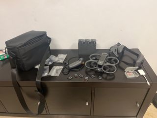 DJI Avata 2 Drone + Occhiali + Joystick