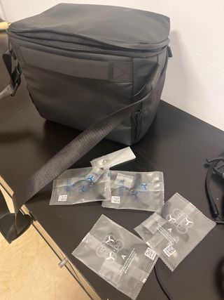 DJI Avata 2 Drone + Occhiali + Joystick