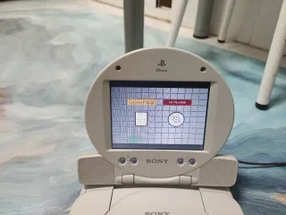 Consola PSone con pantalla y mandos