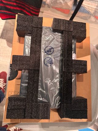 Portátil Lenovo V14 G4 IRÚN