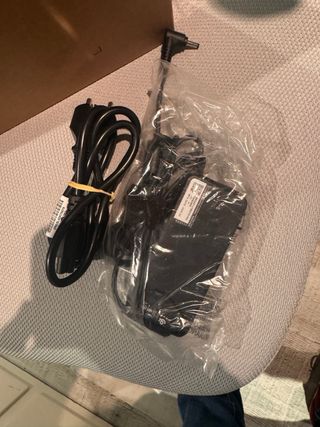 Portátil Lenovo V14 G4 IRÚN