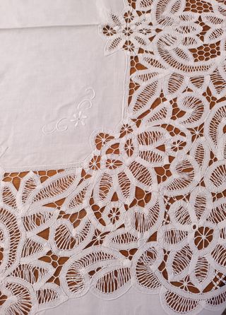 Mantelería antigua encaje Brujas