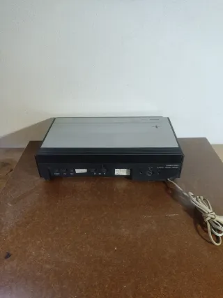 Amplificador Vintage Plata y Negro