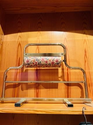 Caballete para royos de papel para envolver regalo