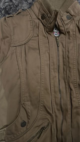 Chaqueta marrón estilo militar