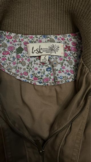 Chaqueta marrón estilo militar