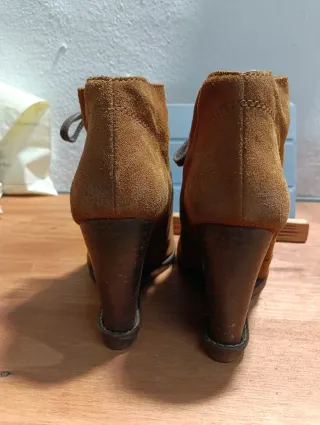 Botines de ante con cordones