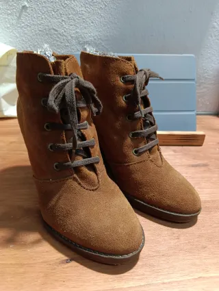 Botines de ante con cordones