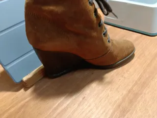 Botines de ante con cordones