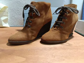 Botines de ante con cordones