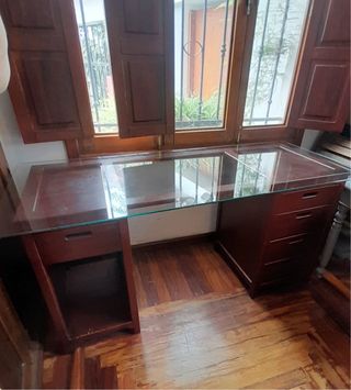 Escritorio madera y cristal