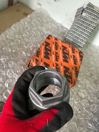 Tuerca eje quad KTM