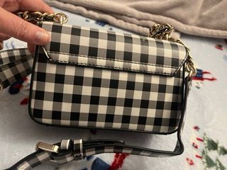 Bolso Guess cuadros blanco y negro