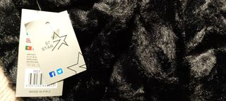 Bufanda negra de pelo sintético