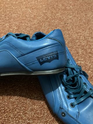 Zapatillas Levi's azules casi nuevas