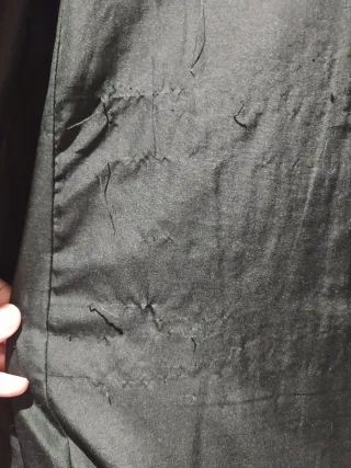 Abrigo negro con capucha y pelo