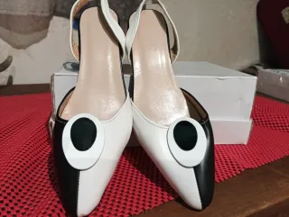 Zapatos Talla 38 Negros y Blancos