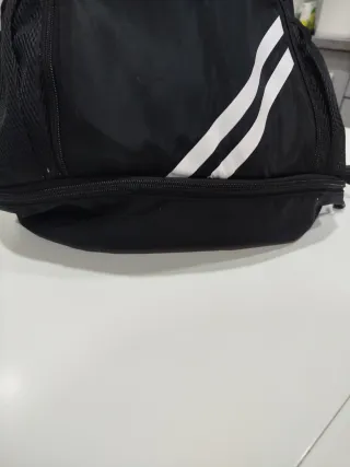 Mochila Adidas Negra con Rayas Blancas