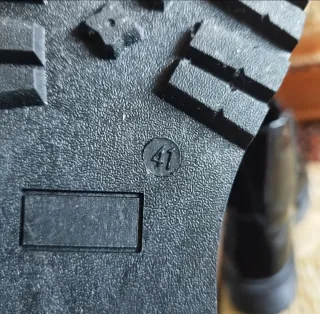 Botas charol negras con cordones