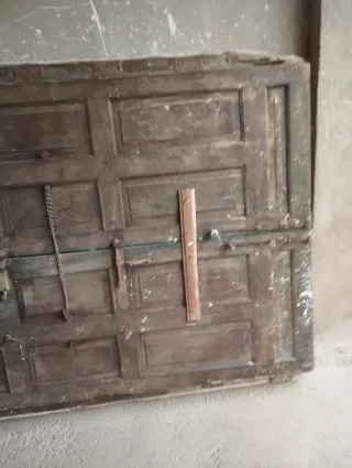 Puerta de madera antigua verde