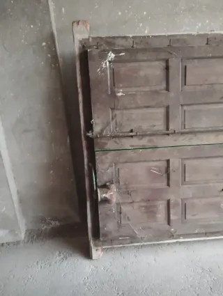 Puerta de madera antigua verde