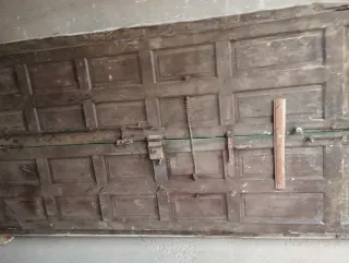 Puerta de madera antigua verde