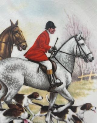 Plato antiguo decorativo caza y perros