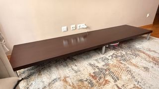 Tablero macizo de mesa wengué con patas metálicas