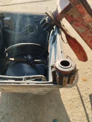 Motor con correa , interruptores y piñón nuevo .