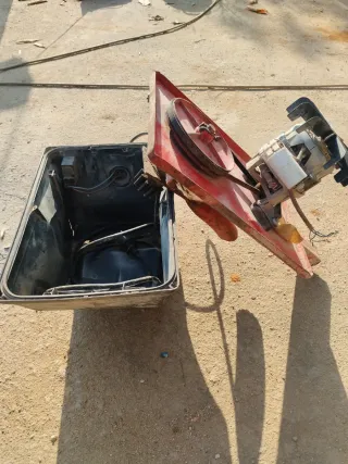 Motor con correa , interruptores y piñón nuevo .