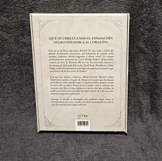 ALMAS OSCURAS BERSERK CONTRA DARK SOULS.