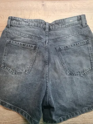Shorts vaqueros Zara Talla L/40.