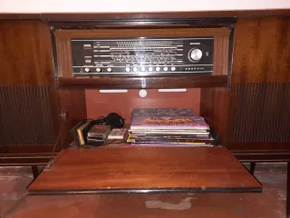 Grundig KS 750 Mueble Radio Tocadiscos vintage