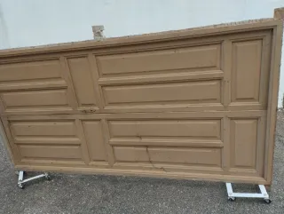 Puerta madera antigua panelada