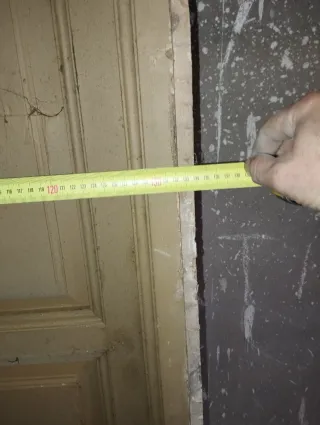 Puerta madera antigua panelada