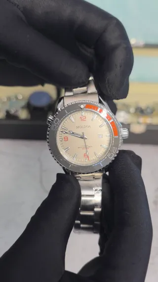 Reloj Mecánico MOLDOA Plata y Naranja