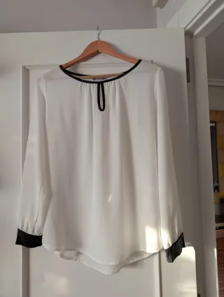 Blusa blanca con detalles negros