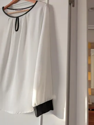 Blusa blanca con detalles negros