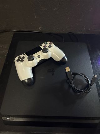 PS4 (PlayStation 4) + Controller + GTA 5