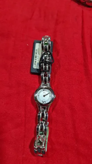 Nuovo orologio Lotus da donna