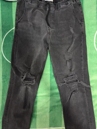 Pantalones grises Pull&Bear rasgados