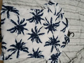 Camisa Hawaiana Palmeras Azul y Blanco.