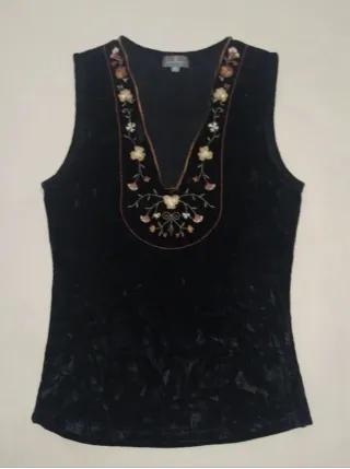 Top Naf Naf Negro con bordados