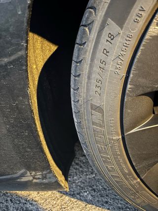 Neumáticos Michelin 235/45 R18 98Y